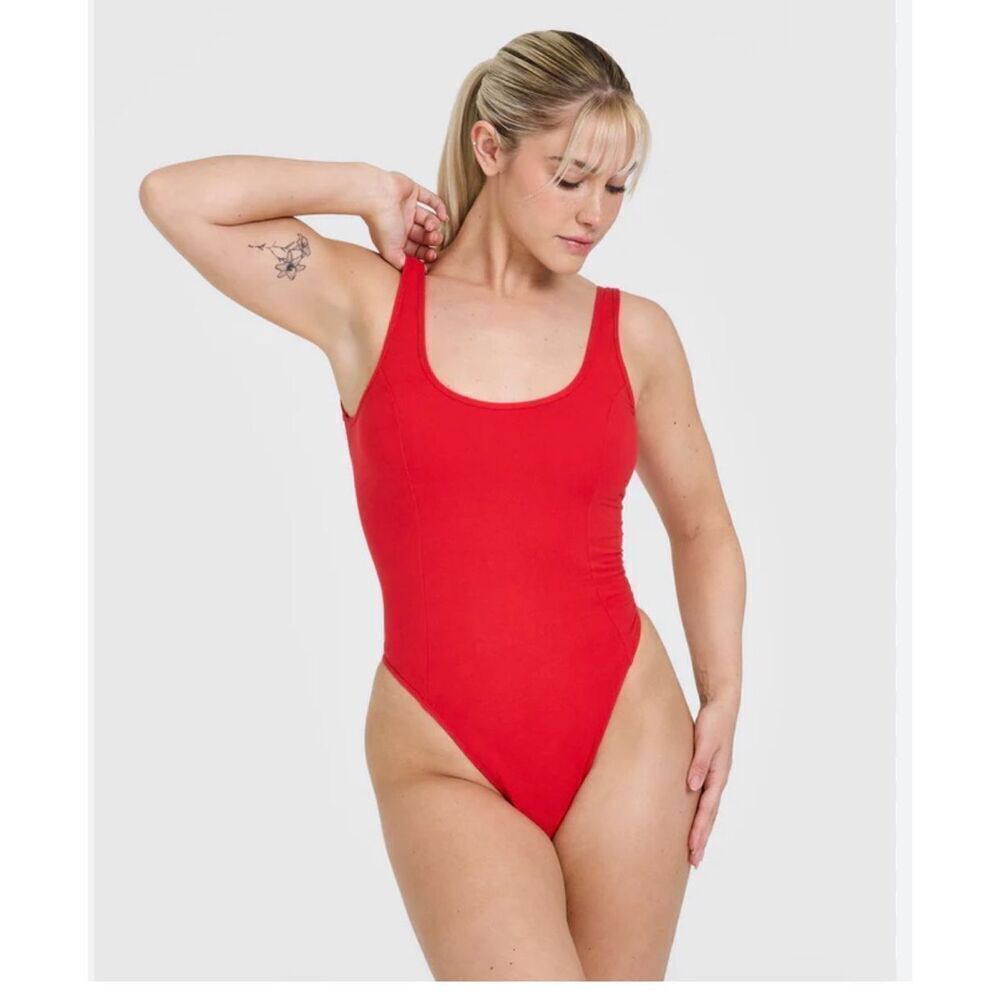 Oneractive muscle mommy red NWT medium women’s bodysuit tank top one piece cotto